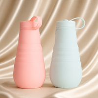 Bouteille d'eau en silicone de 800 ml avec mousqueton, design portable anti-fuite pour les activités de plein air et le camping