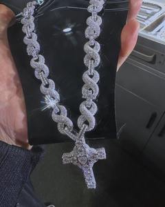 Pendentif croix en argent sterling plaqué or avec diamant de laboratoire taille brillant, bijou de luxe unisexe, fabrication indienne - Product Image 3