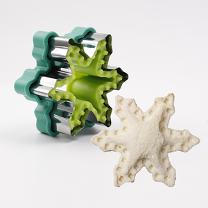 Emporte-pièces et emporte-pièces à sandwich flocon de neige très populaires pour enfants, moules à pain grillé, machine à sandwich thème Noël, gadgets de cuisine - Product Image 1