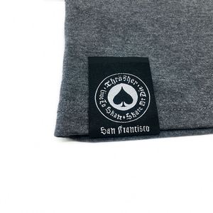 Étiquettes tissées à la machine personnalisées haute densité pour vêtements, avec ourlet plié central et marque déposée - Product Image 3
