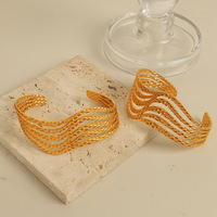Bracelet ouvert tendance en fer électroplaqué or et argent, texture martelée ondulée, jonc minimaliste pour femme, cadeau bijoux