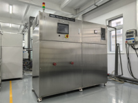 Machine de remplissage d'eau minérale en bouteilles PET à faible investissement / Ligne de remplissage et de bouchage d'eau en bouteilles PET
