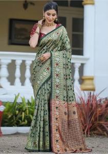 Sari de Seda Banarasi Pura Tejido a Mano de Calidad de Exportación con Intrincado Trabajo Zari para Fiestas y Eventos, Disponible para la Venta - Product Image 4