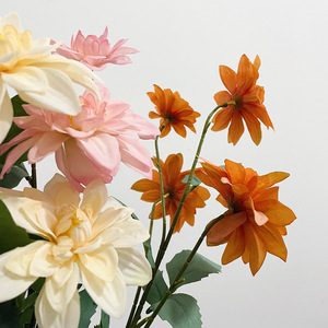 Fleurs artificielles de dahlias à 4 têtes, 70 cm, en soie, pour mariage, décoration intérieure, bouquet, accessoires d'allée - Product Image 3