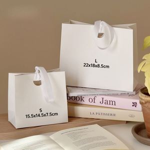 Sacs cadeaux miniatures de luxe avec poignée en ruban, papier artistique, estampage à chaud, logo personnalisé pour l'emballage de bijoux, montres, lunettes - Product Image 2