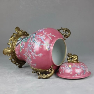 Imitation de la dynastie Qing Porcelaine rose Qianlong avec incrustation de <span class=keywords><strong>cuivre</strong></span> Vente aux enchères d'objets de collection Vases en porcelaine rose haut de gamme - Product Image 4