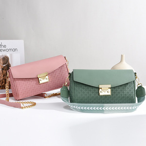 <span class=keywords><strong>Sac</strong></span> à bandoulière en cuir PU pour femmes, <span class=keywords><strong>sac</strong></span> à <span class=keywords><strong>main</strong></span> géométrique gaufré avec chaîne et large bandoulière - Product Image 2