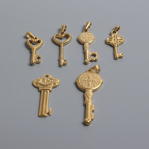 Breloques de style rétro en forme de cadenas et de clé |   Pendentifs vintage en acier inoxydable plaqué or 18 carats PVD, différents modèles, pour la création de bijoux DIY - Product Image 2