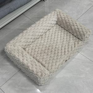 Canapé pour chien en velours de maïs de luxe sur mesure, lit pour animaux de compagnie blanc doux et confortable conçu pour les grands chiens - Product Image 4