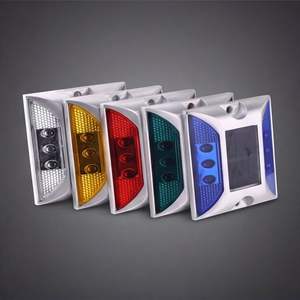 Marcador de Pavimento Reflectante de Aluminio Fundido a Presión, Resistente al Agua, con LED Solar, para Señalización de Carreteras - Product Image 3