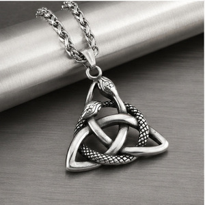 Collar con Colgante de Acero de Titanio con Nudo Celta Vikingo Nórdico y Serpiente, Diseño Geométrico Animal, Estilo Retro para Hombre, Marca Yunnique - Product Image 1