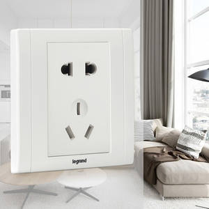 Prise murale <span class=keywords><strong>Legrand</strong></span>, type 86, multiprise, panneau à trous multiples, installation encastrée, pour usage domestique, couleur blanche - Product Image 1