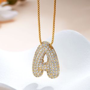 Colar Feminino Banhado a Ouro 18K Moderno com Pingente de Letra (26 Letras) e Zircônias Grandes, Corrente Grossa Esportiva - Product Image 3