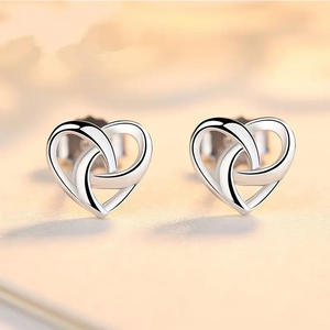E2491 Orecchini a forma di cuore in lega, gioielli unisex, regalo romantico - Product Image 3
