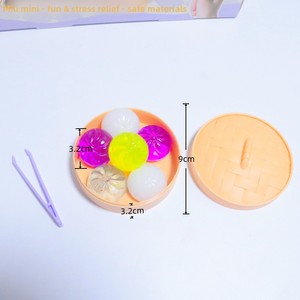 Grandes boules de simulation anti-stress à pincer, à rebond lent, en forme de pains de porc barbecue, de pâtes et de Xiaolongbao, jouets amusants QMU-009 - Product Image 2