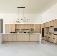 Meubles de cuisine sur mesure en bois de style moderne et luxueux Prima