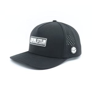 Casquette de baseball personnalisée à 5 panneaux en PVC caoutchouté avec logo, imperméable, perforée au laser, de haute qualité, à visière incurvée - Product Image 1