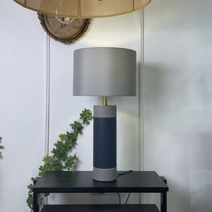 Lámpara de mesa minimalista moderna, luz Led E27 con interruptor, decoración para el hogar, dormitorio, sala de estar, lámpara de escritorio, diseño cilíndrico gris y azul - Product Image 1