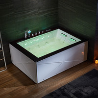 Bain à remous de massage de piscine spa rectangulaire marron et blanc moderne et minimaliste, malgré une double baignoire 1.8m appartement hôtel