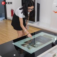 Table tactile publicitaire intérieure de 43 pouces avec écran capacitif et recharge sans fil pour téléphone