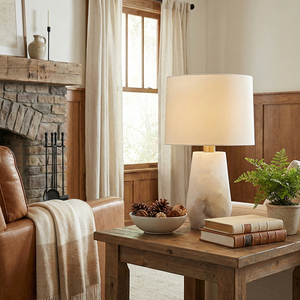 โคมไฟตั้งโต๊ะอะลาบาสเตอร์ทันสมัย ตกแต่งห้องนอนโรงแรมหรู ฐานหินธรรมชาติทรงกรวย โคมไฟตั้งโต๊ะ LED ทองเหลือง คอร์ฟู - Product Image 2