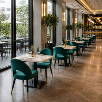 Chaise de salle à manger sans accoudoirs en velours, dossier mi-haut, rembourrage en forme de baril, garnitures en laiton, siège de bar et de salon, personnalisable, OEM, vente en gros Chine