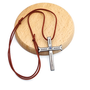 4 nuovi stili Luffy Sanji croce collana per gli uomini Anime Dracule Mihawk occhio di <span class=keywords><strong>aquila</strong></span> spada ciondolo collane corda - Product Image 5