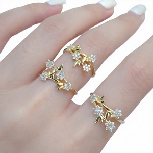 Bague cocktail ouverte en forme de cœur plaquée or 14 carats avec zircon et pierre de naissance d'avril pour femme, bijou tendance, cadeau de fête - Product Image 3