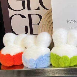 <span class=keywords><strong>Porte</strong></span>-<span class=keywords><strong>clés</strong></span> en <span class=keywords><strong>fourrure</strong></span> pelucheuse avec <span class=keywords><strong>pompon</strong></span> pour fille - Product Image 1