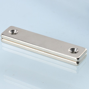 Imán rectangular de NdFeB para herramientas con orificios para tornillos de doble cara, de alto rendimiento y resistente a altas temperaturas. - Product Image 4