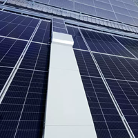 Robot de nettoyage de panneaux solaires suspendus à commande automatique intelligente pour fermes solaires simples ou multi-chaînes