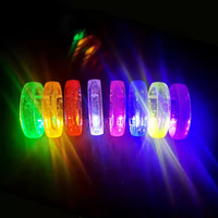 Offres Spéciales personnalisé bâtons lumineux LED Bracelet Bracelet pour fournitures de fête