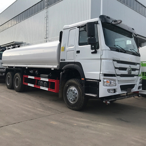 Camion-citerne Sinotruk HOWO 6x4 371 ch avec moteur diesel, réservoir d'eau de 20 m3, transmission manuelle, norme d'émission Euro 2 et vitesse de 90 km/h - Product Image 3