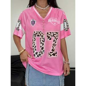 เสื้อเจอร์ซีย์ฟุตบอลโอเวอร์ไซส์ลายเสือดาวสไตล์ Y2K สำหรับผู้หญิง แบบเปิดไหล่ ระบายอากาศได้ดี สตรีทแวร์ - Product Image 4