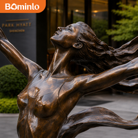 Sculpture d'art contemporaine représentant une femme dansant sur socle, pour l'entrée des complexes hôteliers, les espaces publics et les projets architecturaux