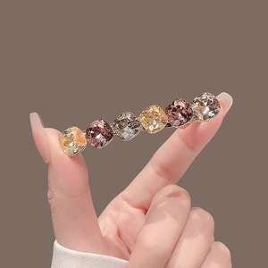 Une épingle à cheveux avec un seul clip, un clip pour une frange de style diamant, et un clip pour une <span class=keywords><strong>coiffure</strong></span> en forme de bec de canard. - Product Image 4