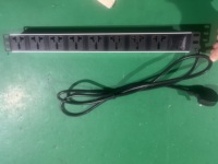 PDU universel personnalisable 1U 19 pouces pour montage en rack avec interrupteur et disjoncteur de surcharge, certifié CE, garantie 3 ans