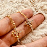 Simple Collier Ras du Cou Pendentif Couronne Croix pour Femmes Hommes Filles Fête Bijou Tendance Exquis pour le Black Friday Cadeau de Noël