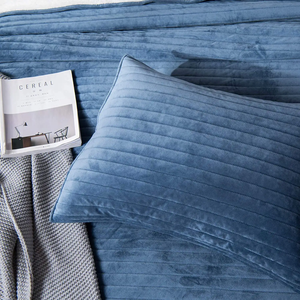 Ensemble <span class=keywords><strong>de</strong></span> literie <span class=keywords><strong>de</strong></span> luxe en velours Design somptueux <span class=keywords><strong>housse</strong></span> <span class=keywords><strong>de</strong></span> <span class=keywords><strong>couette</strong></span> <span class=keywords><strong>et</strong></span> taie d'oreiller ensembles <span class=keywords><strong>de</strong></span> <span class=keywords><strong>couette</strong></span> doux <span class=keywords><strong>et</strong></span> chauds Techniques tissées - Product Image 5