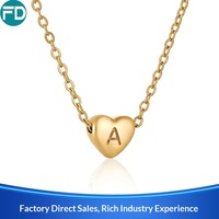 Collier Pendentif Cœur Lettre en Gros en Acier Inoxydable Plaqué Or, Bijou Initiales pour Femme, Idéal Cadeau