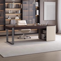 Bureau d'étude minimaliste italien, bureau à domicile, style moderne de luxe, couleur ébène, bois massif haut de gamme, ordinateur