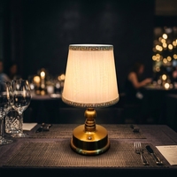 Lampe de bureau LED sans fil de qualité commerciale, 12 pièces, station de charge multi-ports, lampe de table flexible pour hôtels et restaurants