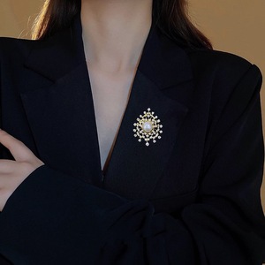 Conjunto de Accesorios de Flores para el Pecho con Perlas Brillantes y Cobre, Broches de Moda de Lujo para Mujer, Diseño Transfronterizo - Product Image 4