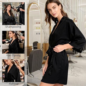 Robe de Salon Unisexe Personnalisable avec Logo, Imperméable, Noire, Douce, Type Kimono, pour Coiffeur et Barbier - Product Image 2