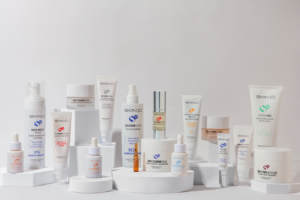 Sueros para el Cuidado de la Piel de los Ojos Hidratantes y Humectantes de Alta Demanda Hechos en España Skin10 Eye B-Lift 15 ml para un Aspecto Rejuvenecido - Product Image 3