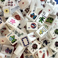 Nouvelles tuiles de mahjong de haute qualité (motifs Ours Dansants, Rose, Éclair, Crâne) en acrylique blanc nacré, parfaites pour les célébrations festives