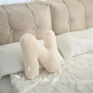 Décor à la maison oreiller canapé oreiller salon jouet coussin 26 Alphabet agneau lettre oreiller pour la décoration - Product Image 1