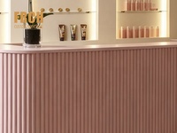 Comptoir de réception moderne pour salon de coiffure, couleur rose poudré, avec chaises courbes roses pour pharmacie