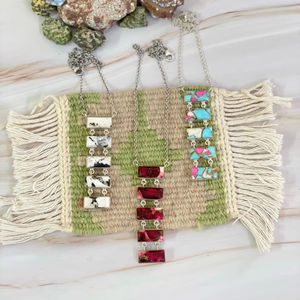 จี้เงินแท้ทำมือประดับด้วยหินธรรมชาติสีขาวคอตตอนแคนดี้ บัฟฟาโล และสีแดงโรสดาเลีย ชุบหลายชั้น เหมาะสำหรับเป็นของขวัญวันครบรอบ - Product Image 1