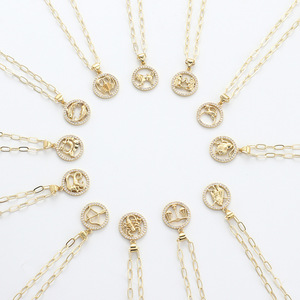 Chaîne à maillons en laiton plaqué or 18 carats avec lettres anglaises personnalisées et signes du zodiaque, vente en gros R.GEM. Collier avec pendentif - Product Image 1